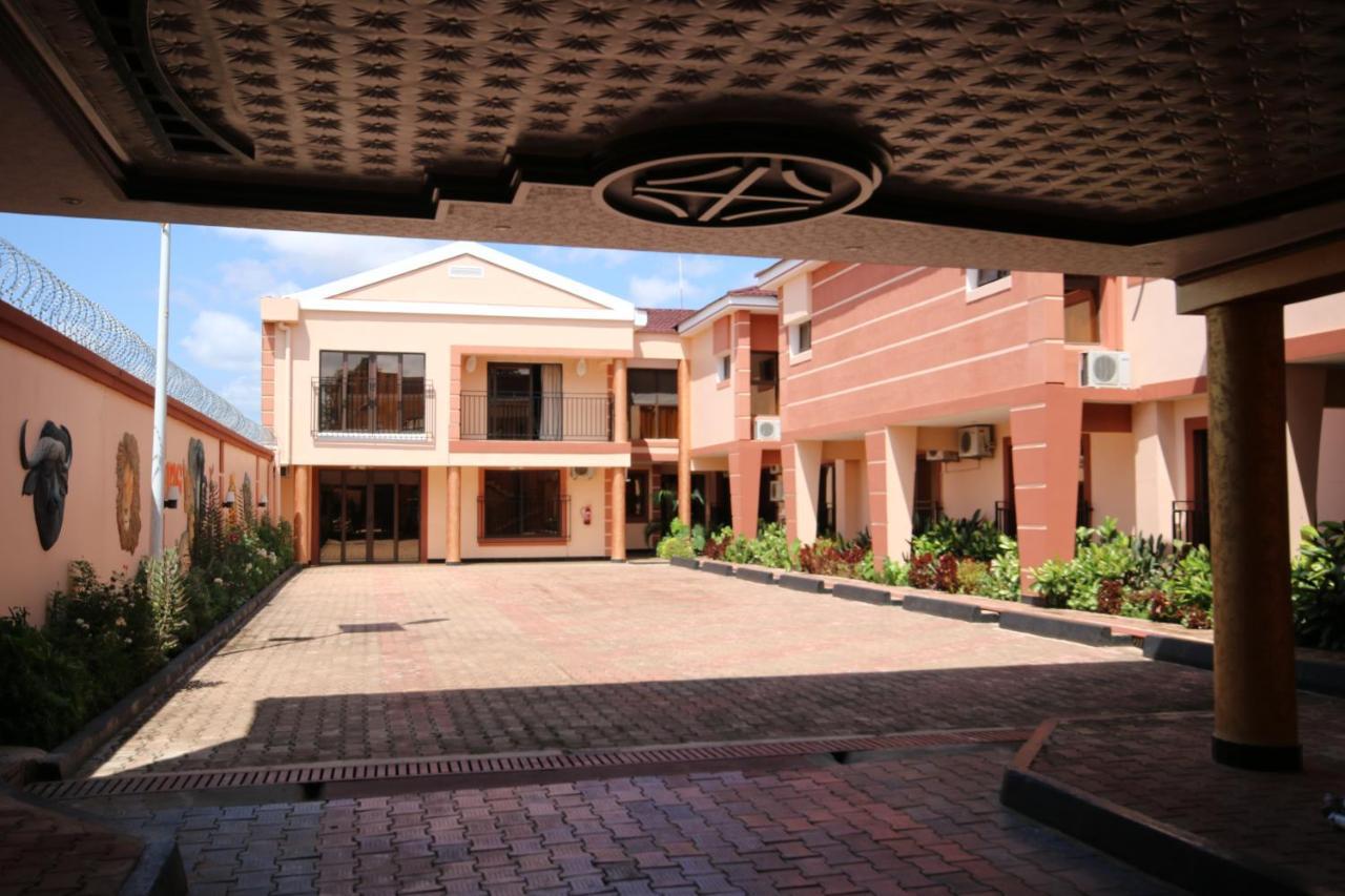 The Big 5 Hotel, Lodge & Camp Lubumbashi Exterior foto